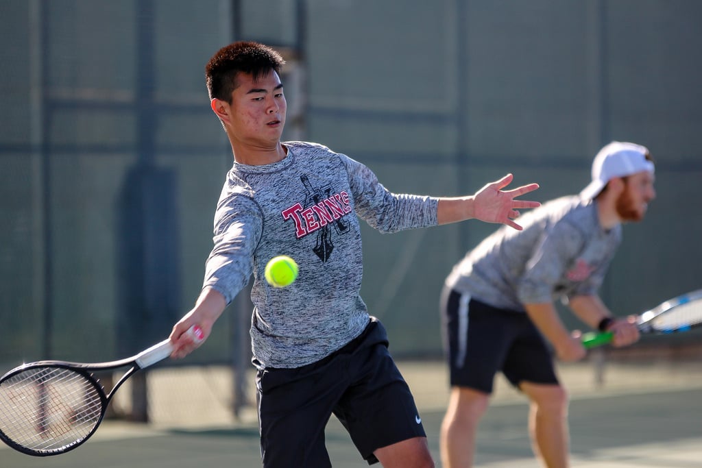 hit tennis ball correctly beginner